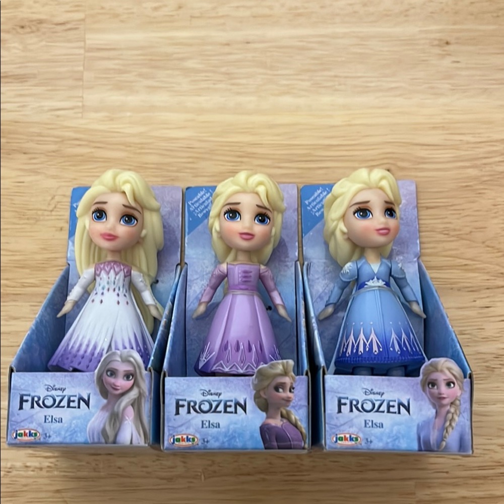 New lot of 3 Disney frozen Elsa mini dolls